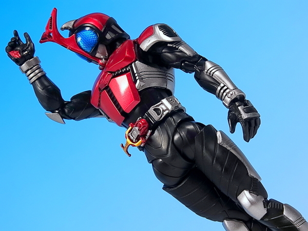 S.H.フィギュアーツ 仮面ライダーカブト ライダーフォーム (真骨彫