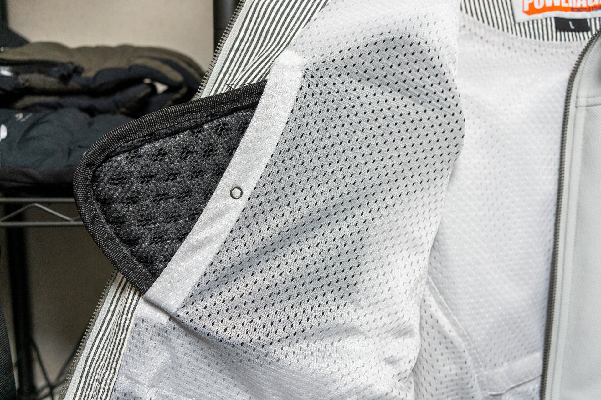 POWERAGE ウォーターブロックオールシーズンパーカー の胸部