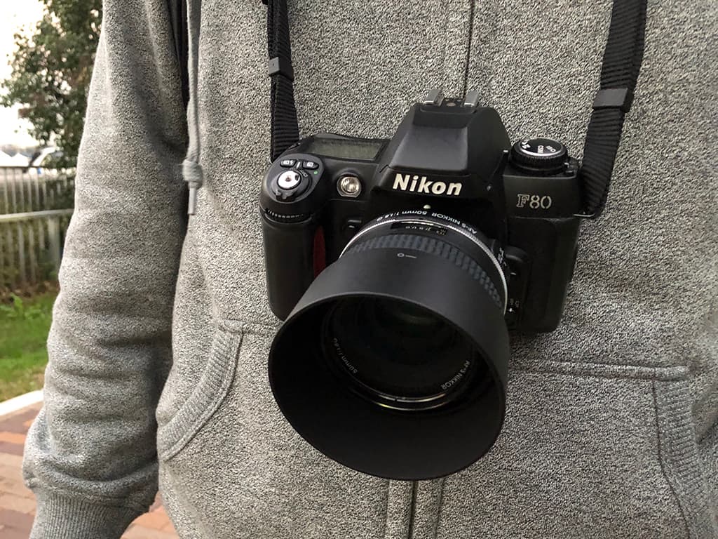 AF一眼レフフィルムカメラのNIKON F80SとAF-S NIKKOR 50mm f/1.8Gに