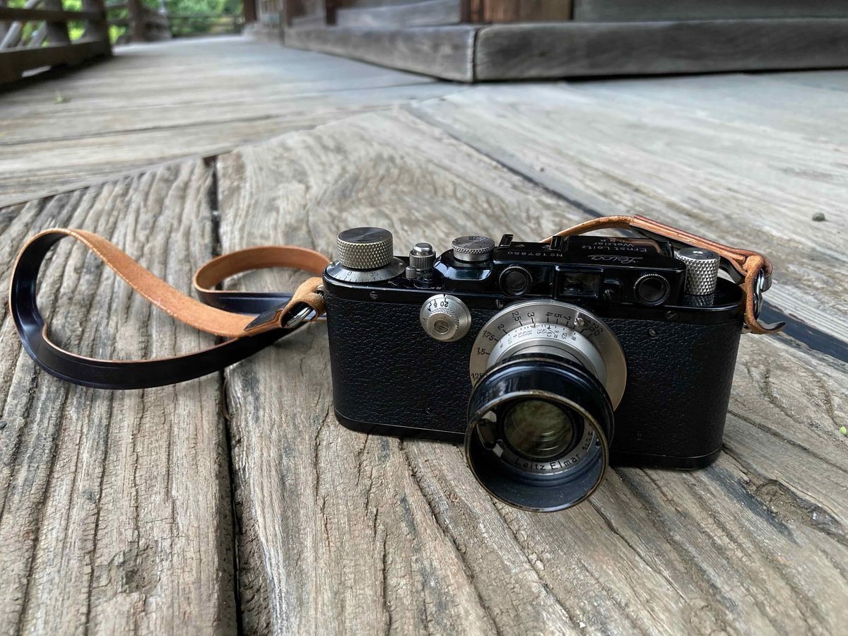 バルナックライカDIIIと旧Elmar 5cm f3.5にモノクロフィルムで弘法寺と