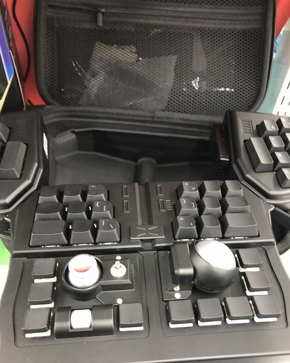 両手で握る可変型キーボード「GrabShell DBI-GSV001」を触ってきた