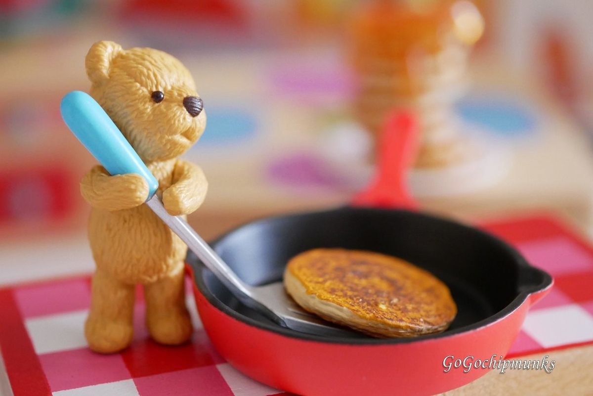 テディがお手伝い【Teddy helps in the Kitchen】 - ハグルの