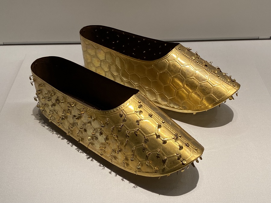 ここにあった！江田船山古墳の「金銅製飾履（模造）」 - ねことメガネ