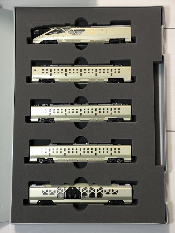 □比較検証□TOMIX 97901 限定品 JR東日本 E001形 「TRAIN SUITE 四季