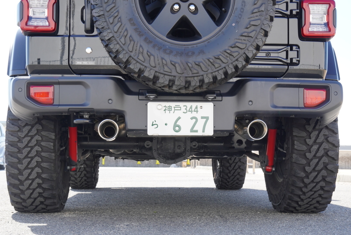 ラングラーJL】サハラに純正ルビコンショックつけてみた 赤色が