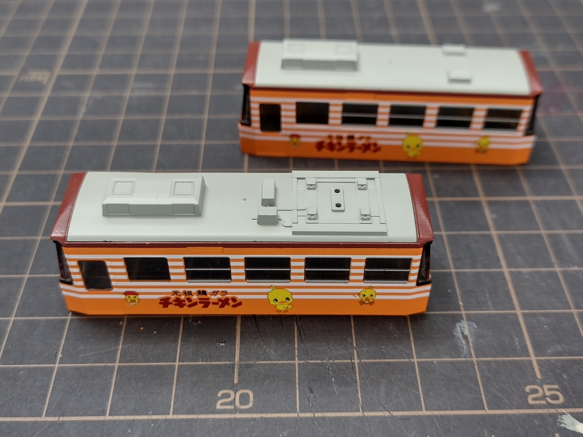 屋根塗装とスミ入れ チビ電「チキンラーメン号」 - エルムDCC交流会