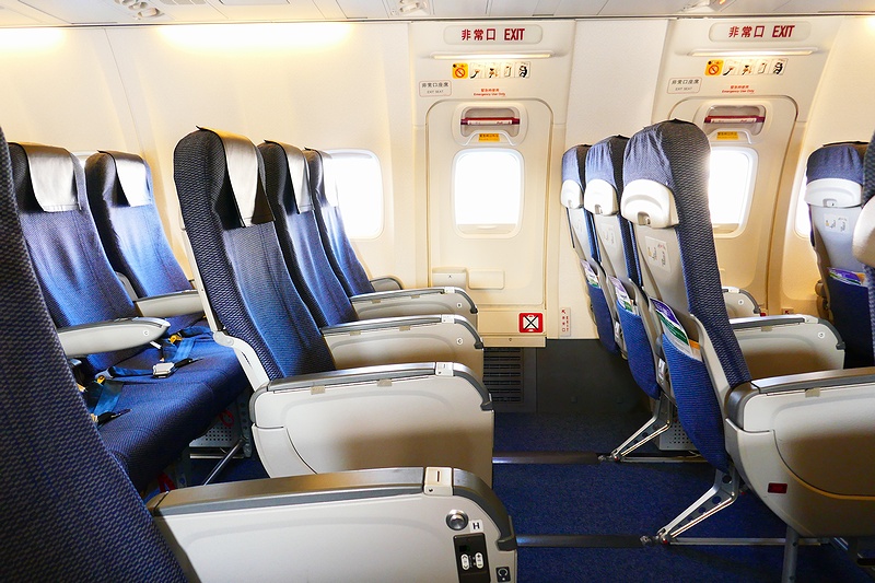 737やA320などのナローボディ機なら非常口席でも景色がよく見える。翼