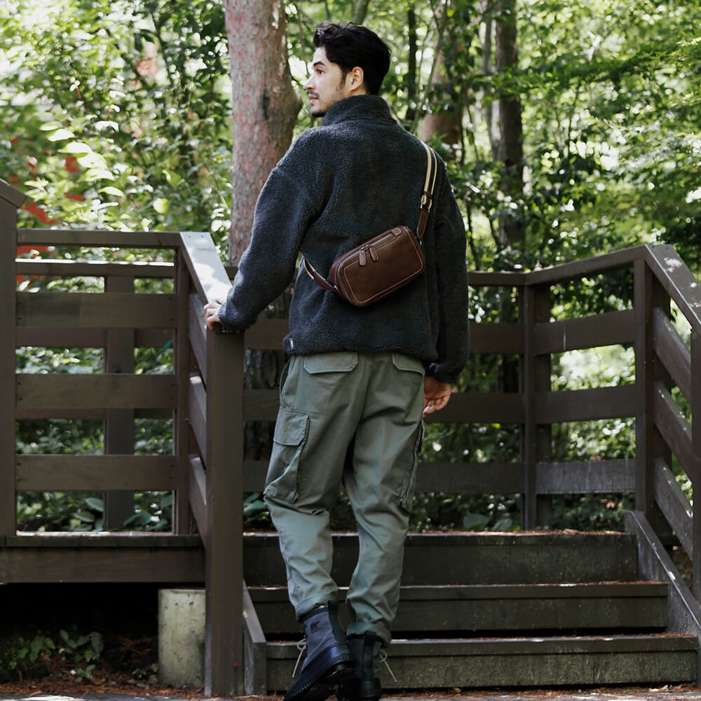 レビュー】土屋鞄の「ボディポシェット」はコンパクトながらしっかり