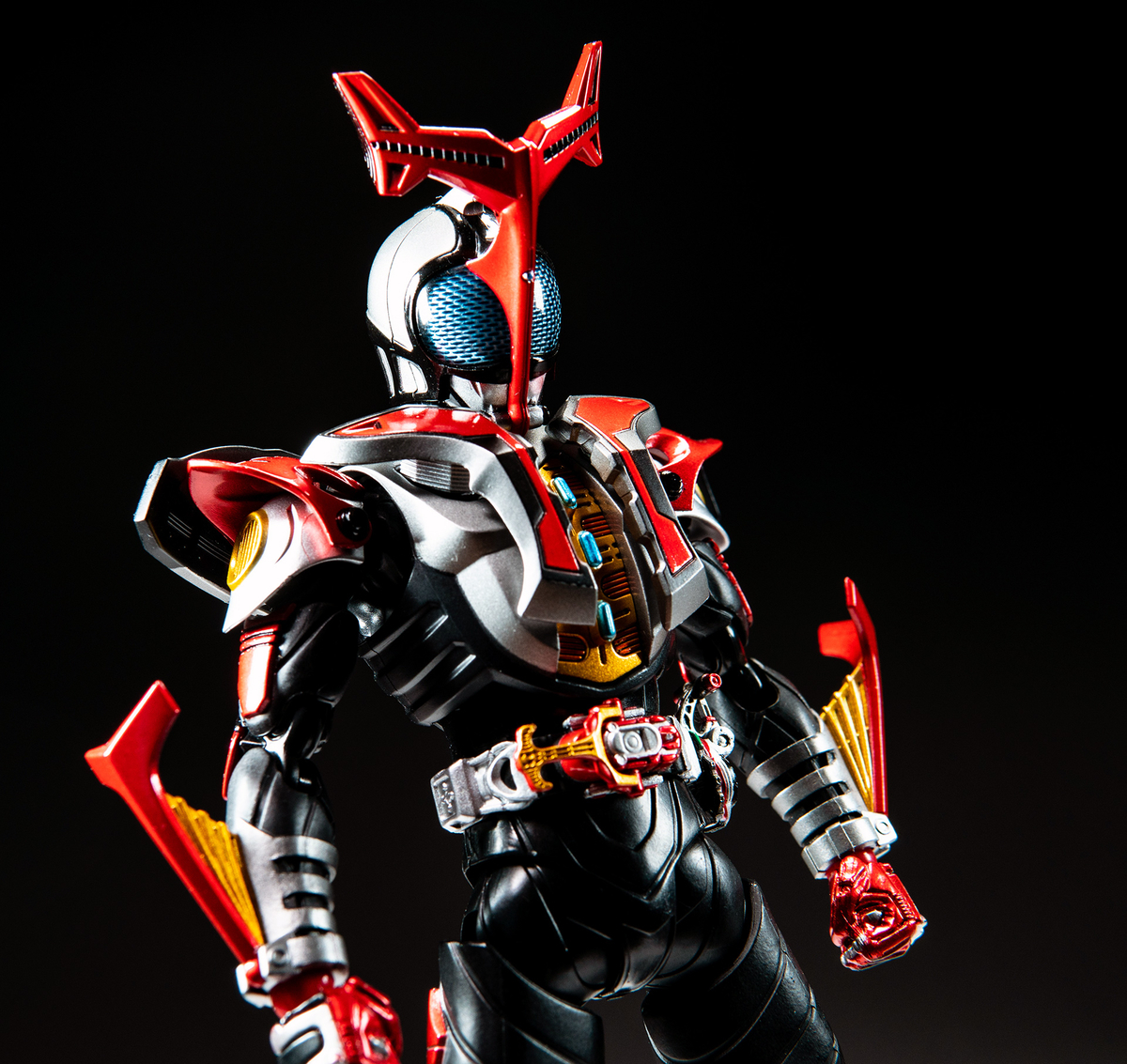 S.H.Figuarts 真骨彫製法 仮面ライダーカブト ハイパーフォーム