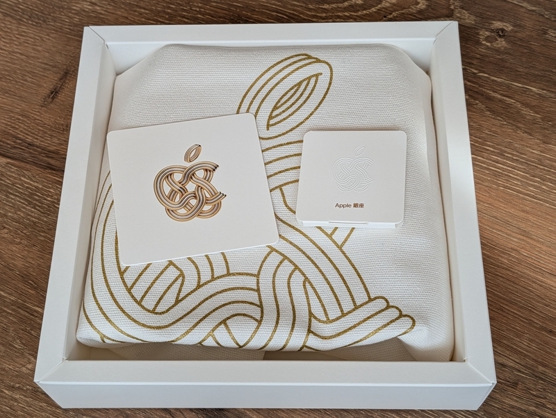 Apple銀座のリニューアルオープンに行ってノベルティを貰ってきた