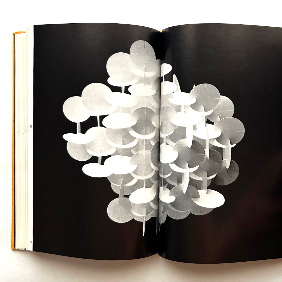 紙のフォルム / 尾川宏 - 本まるさんかくしかく Blog