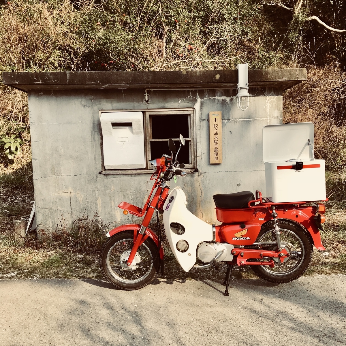 これはスーパーカブですか？ はい。郵政カブです。 - バイクとガレージ