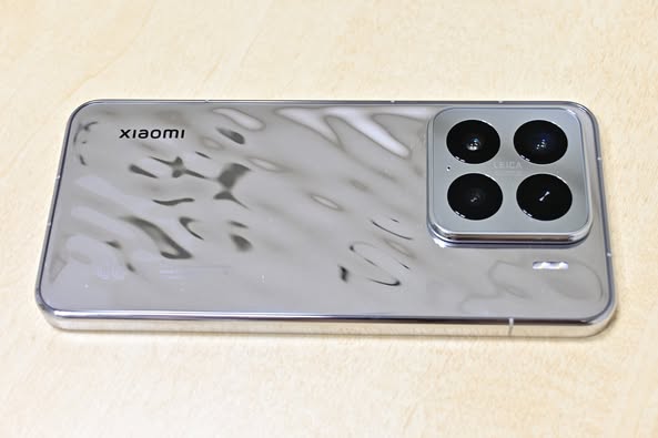 Xiaomi 15リキッドシルバーはケースを付けずに裸で使いたい - 伊藤浩一