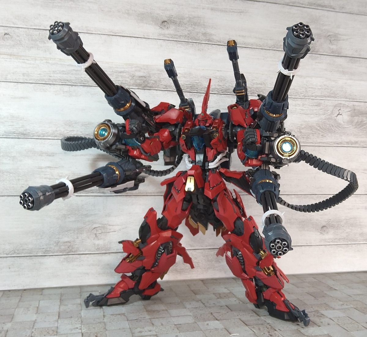 総パーツ数900以上の狂気！ガンプラMGを遥かに越えた規格外の極上