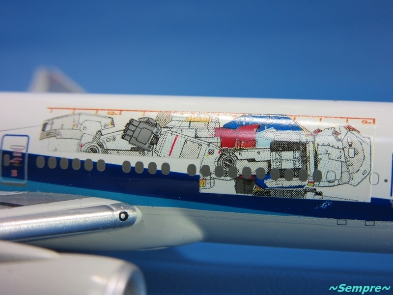 全日空商事 ANA B777-300 ガンダムジェット JA755A 1/400スケール