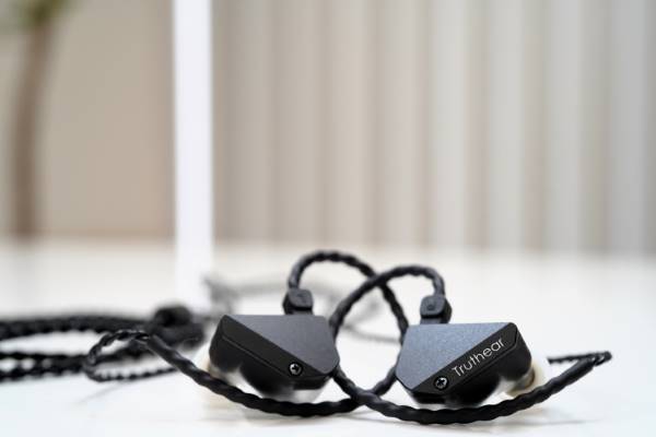 抜群の定位感は価格以上！推しの楽器が聞き取りやすい有線イヤホン