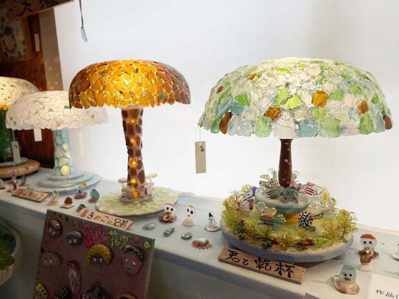 涼しげシーグラスアートが人気 上越市の下鳥さんが後遺症抱え制作中