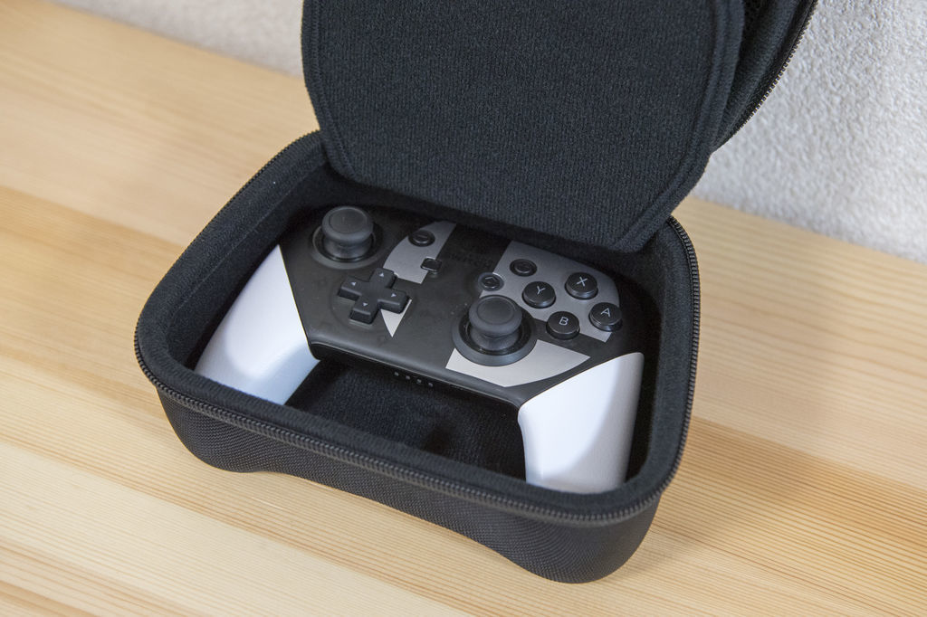 Nintendo Switch】プロコンケースがあると安心して外に持ち出せる