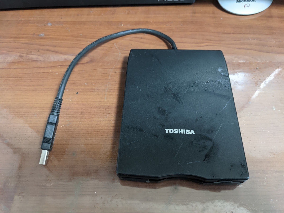 フロッピーディスクがあったのでWindows11にドライブをつなげてみた