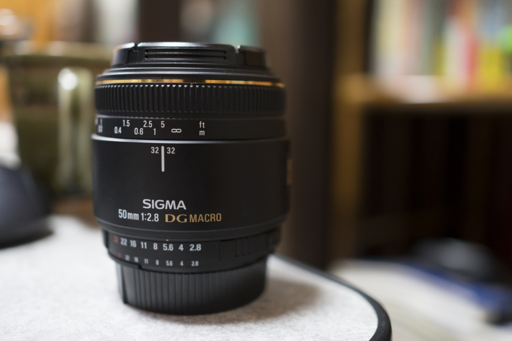 唐突に所有レンズレビュー】2万円でお釣りがくる等倍マクロ SIGMA