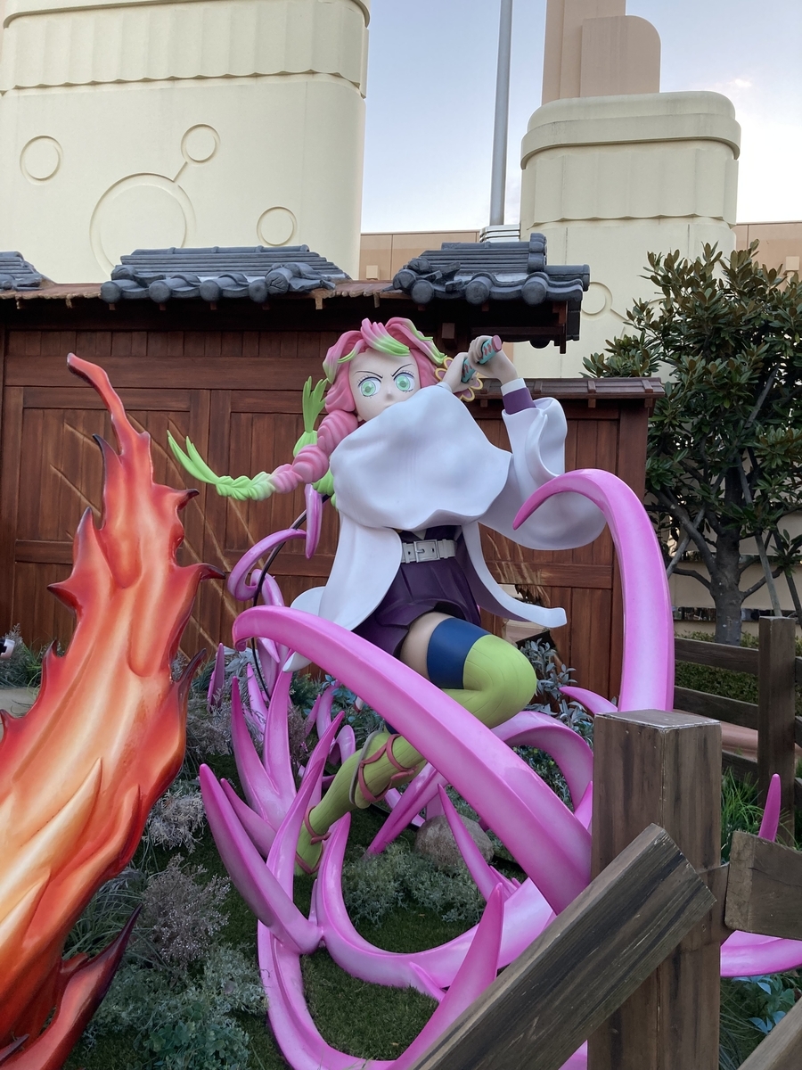 USJの鬼滅の刃のアトラクションで、甘露寺蜜璃ちゃんの隊服の胸元に