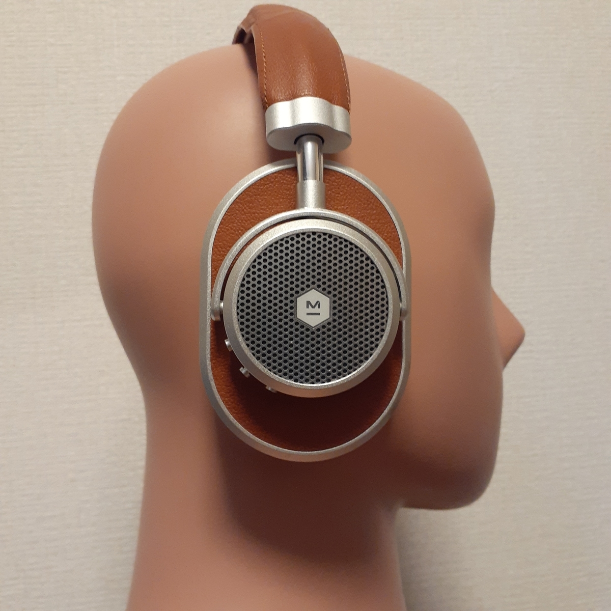 ワイヤレスヘッドホン Master & Dynamic MW65 レビュー】外観は