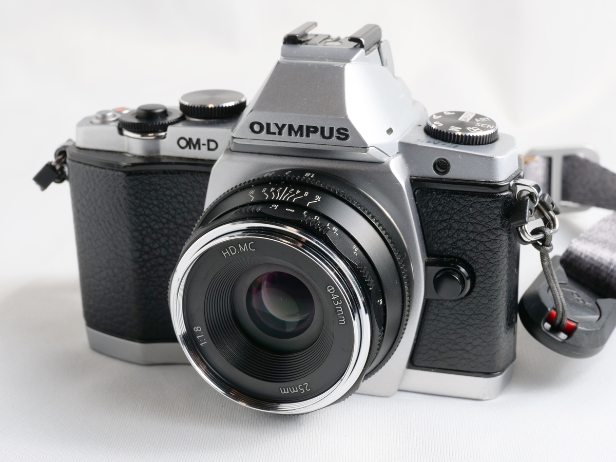 オールドレンズ気分を楽しめる格安単焦点レンズ「PERGEAR 25mm F1.8