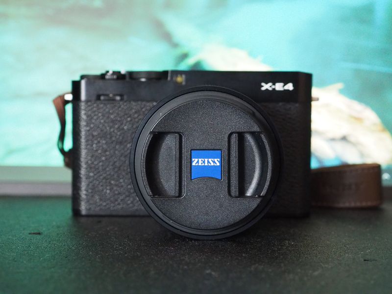 迷走の果て ZEISS Touit 1.8/32 - kiricub