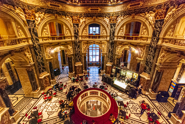 世界で最も美しいカフェ】ウィーンの美術史美術館へ - 世界をふらっと