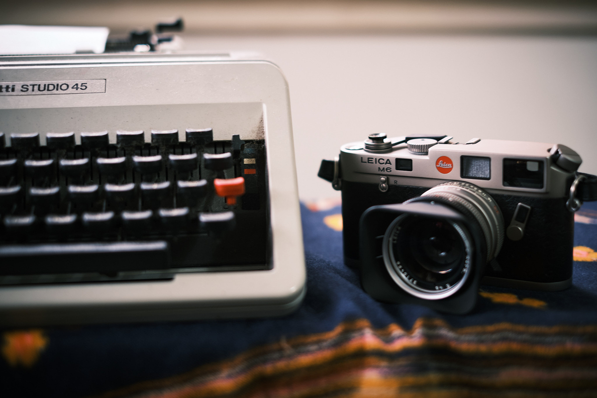 ライカの赤バッジを黒バッジへ - 路地裏メルボルン