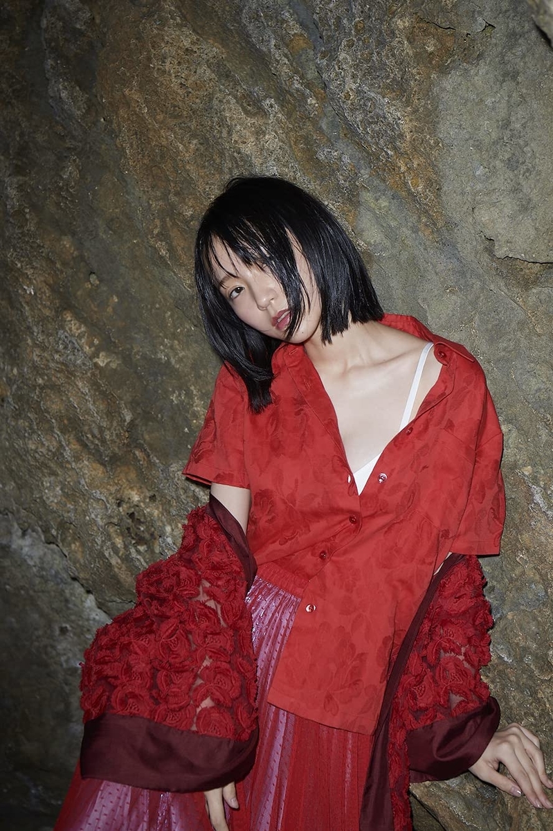 早くもAmazonで1位】＝LOVE（イコールラブ） 野口衣織 1st写真集「君に