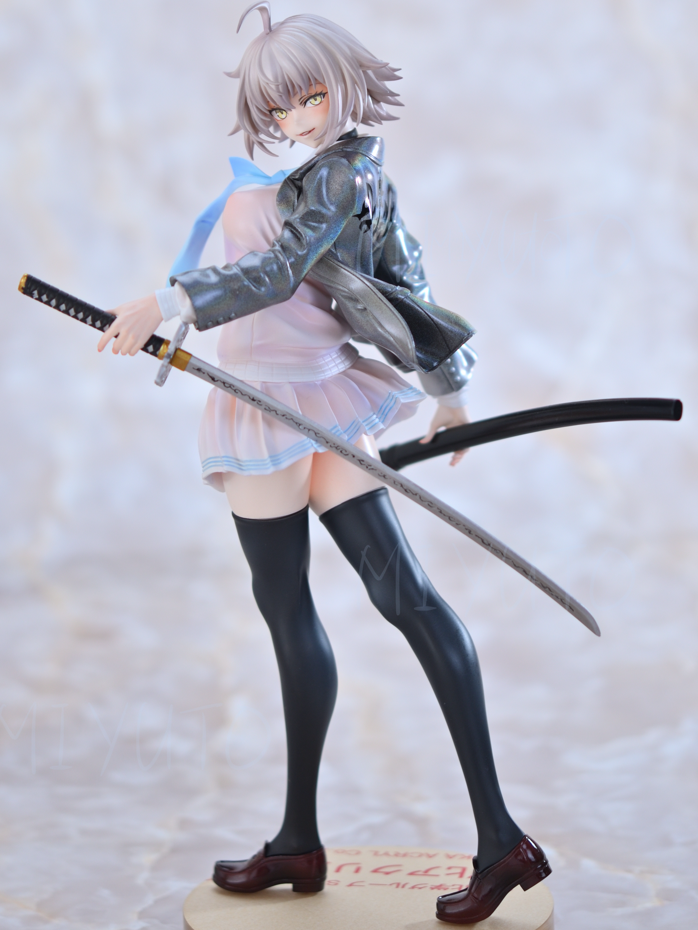 制服ジャンヌオルタ ガレージキット 完成 引き続き透け感のある塗装