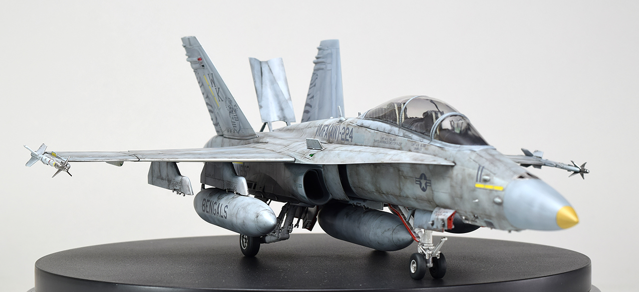 ハセガワ製1／48F/A-18Dレガシーホーネットプラモデル完成品 ハセガワ