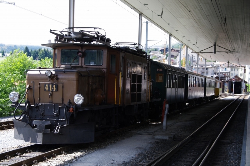 2025年11月発売 KATO RhB Ge6/6-1 台車と一緒に旋回するボンネット