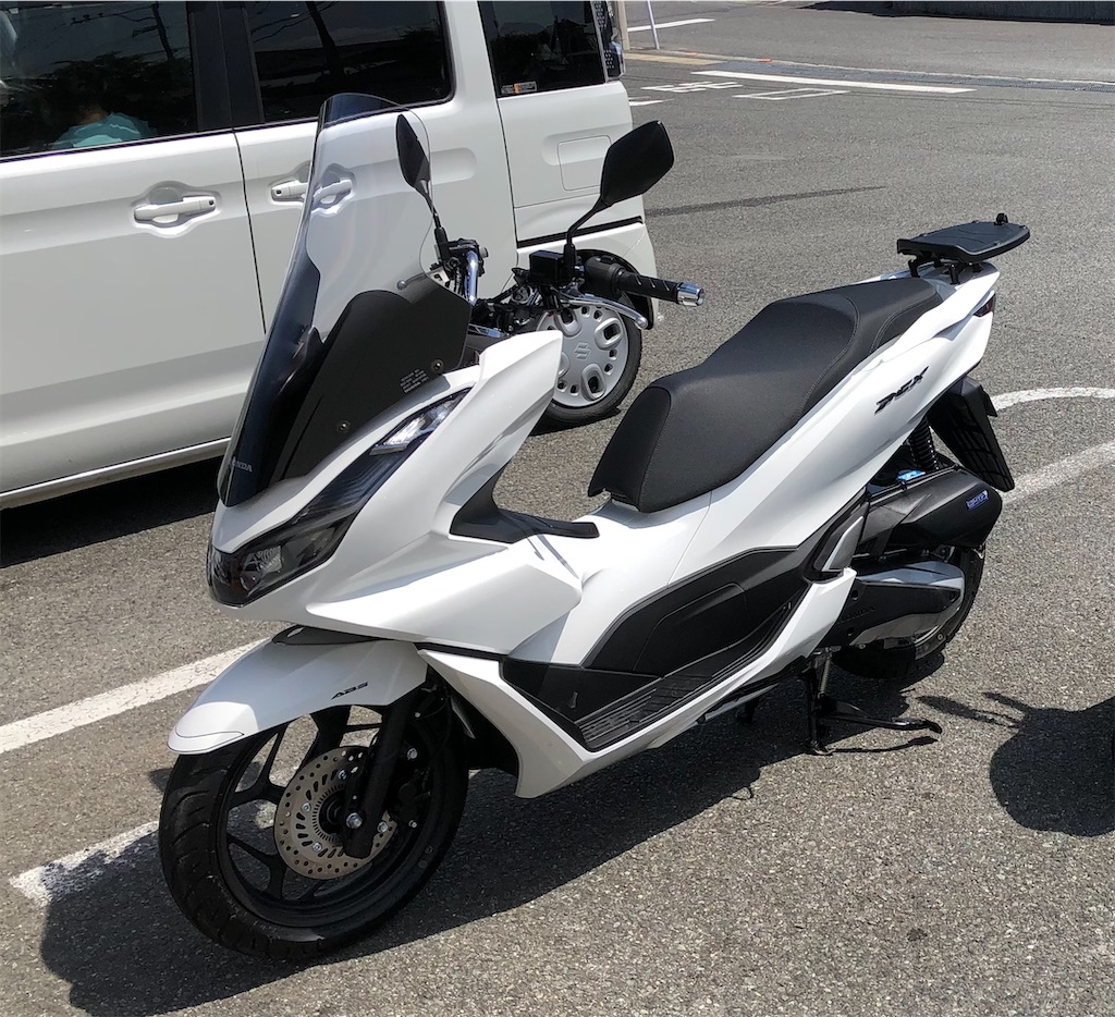 PCX 純正ボディマウントシールド取付け - バイクのある景色
