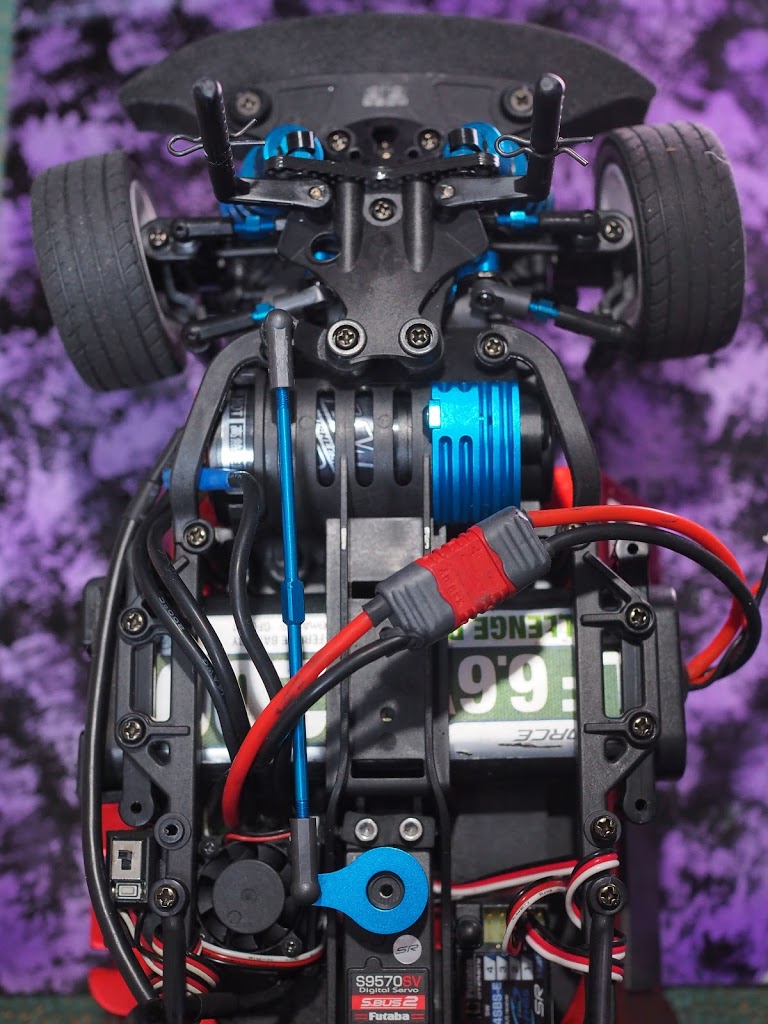 フタバのデジタルサーボS9570SVを7PXに繋げてSRモードに書き変えました