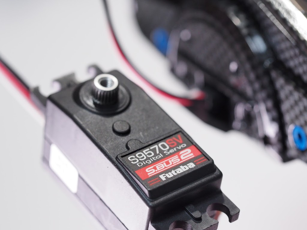 フタバのデジタルサーボS9570SVを7PXに繋げてSRモードに書き変えました