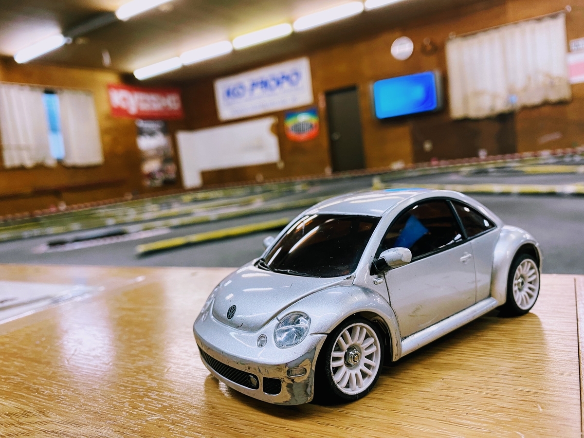 ミニッツのビートルボディをパーソナルカラーで塗装してもらいました