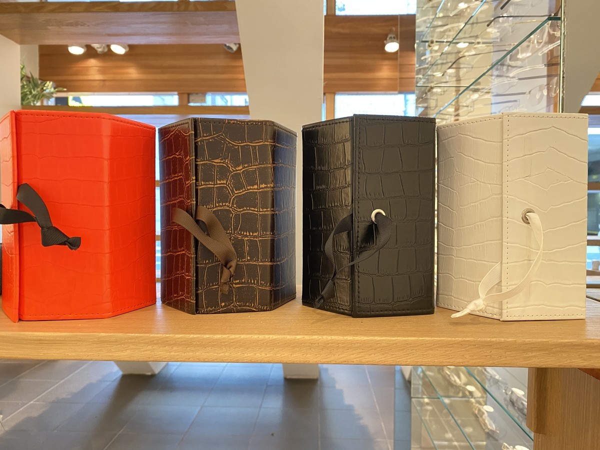 テオの六本入り眼鏡ケース、ロックンロールケースが入荷しました