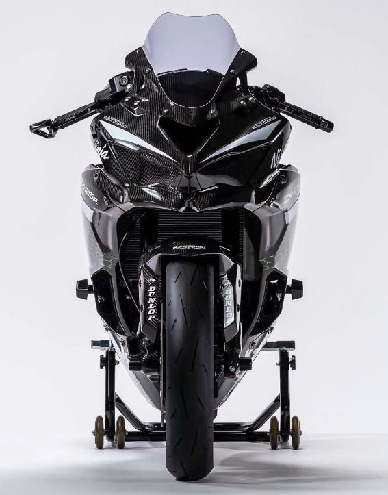 レース仕様のカワサキZX-25Rスペックと本気のカスタムをご紹介