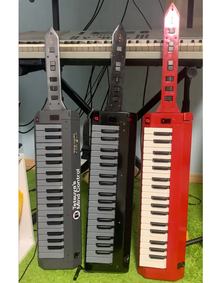 小室哲哉】愛用した伝説のショルダーキーボード「Mind Control」復活の