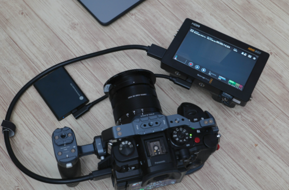 ミラーレス一眼（動画・スチル）撮影で必須な機材、あると便利な機材