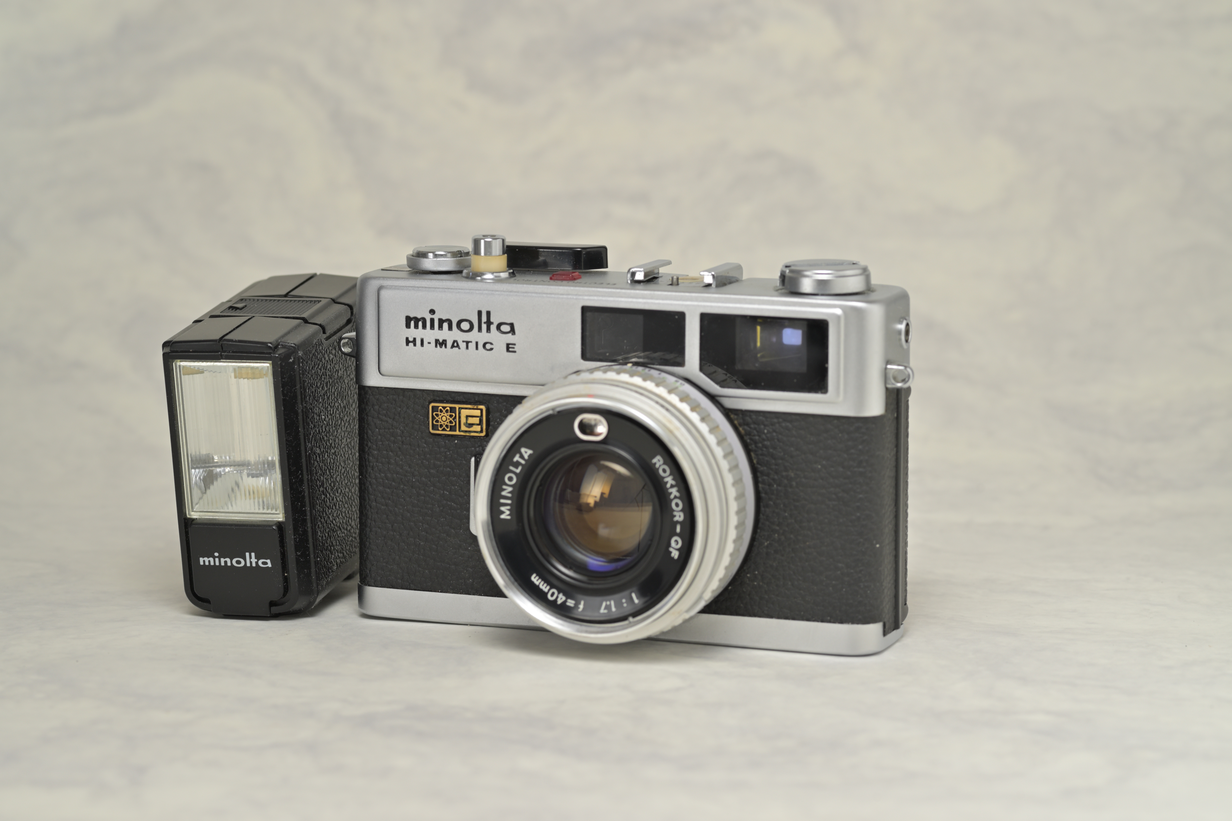 目立たないけどスゴい兄貴分。MINOLTA HI-MATIC Eについて：カメラ