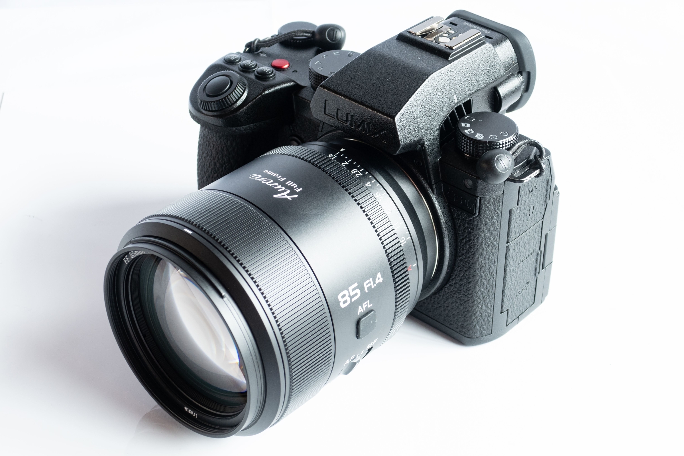 ファーストインプレッション】SIRUI Aurora 85mm F1.4 - 青藍寫眞館