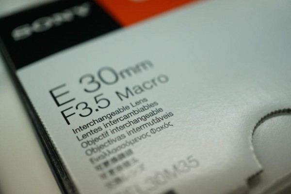 α6000 用にマクロレンズ SEL30M35 を購入しました - しばやん雑記