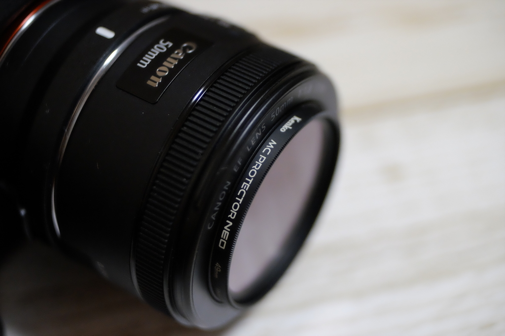 EF50mm F1.8 STMに装着するレンズフードは、やはり純正『ES-68』が