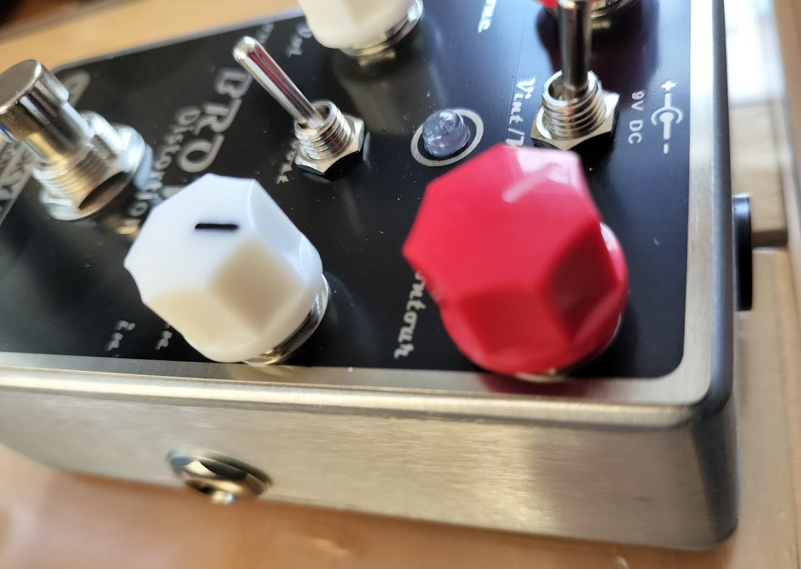 WAMPLER Pinnacle（ピナクル）のクーロン Mosky Audio 「BROWN