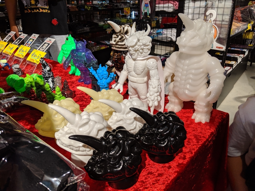 墓場の画廊WEST / SKULLTOYSソフビ販売会レポ - smogbom