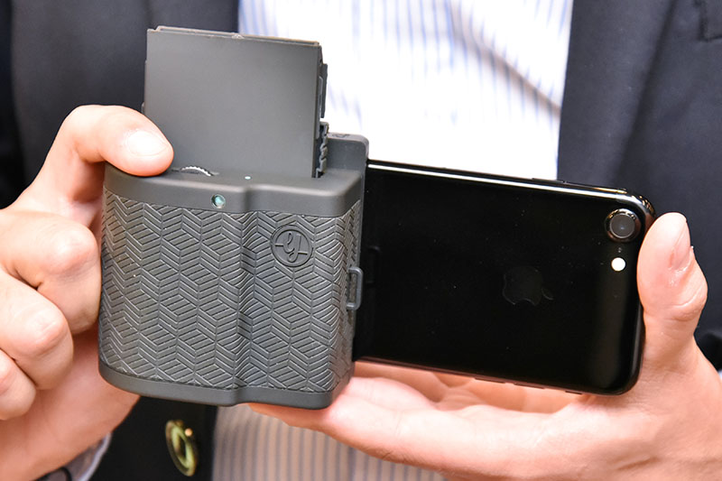 iPhoneをインスタントカメラに変身させる小道具：日経ビジネス電子版