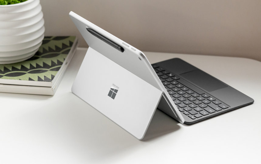 Surface Pro - 12 インチの画面を備えた新しい AI 搭載 2 in 1